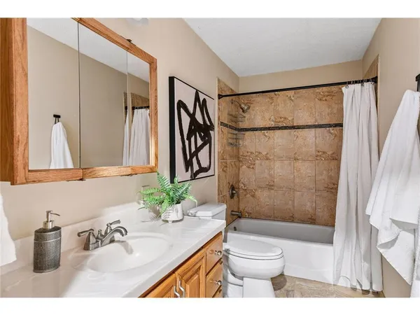 $2,395 | 500 East 1st Street, Waconia, MN 55387