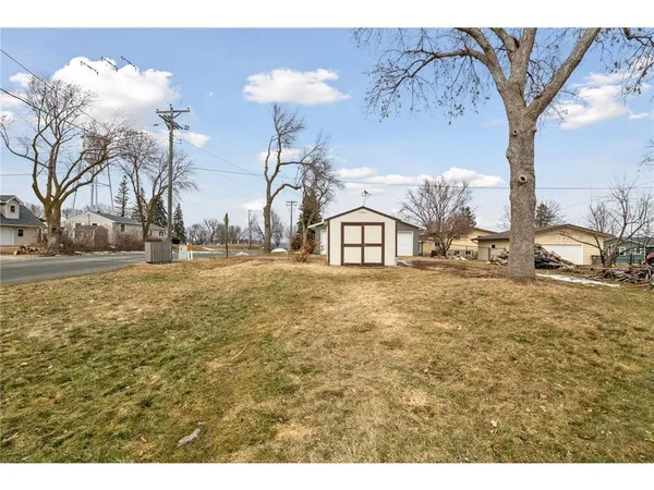 $2,395 | 500 East 1st Street, Waconia, MN 55387