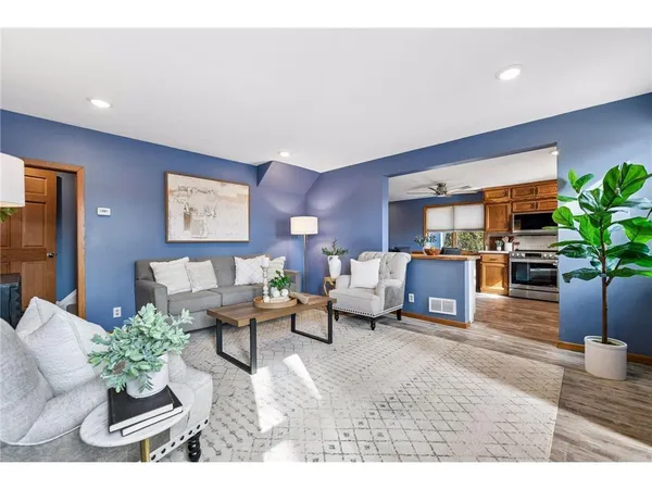$2,395 | 500 East 1st Street, Waconia, MN 55387