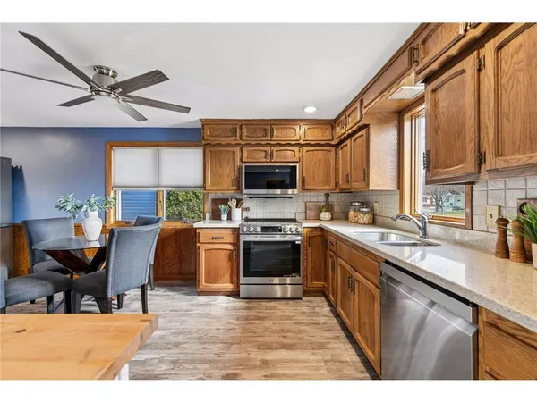 $2,395 | 500 East 1st Street, Waconia, MN 55387