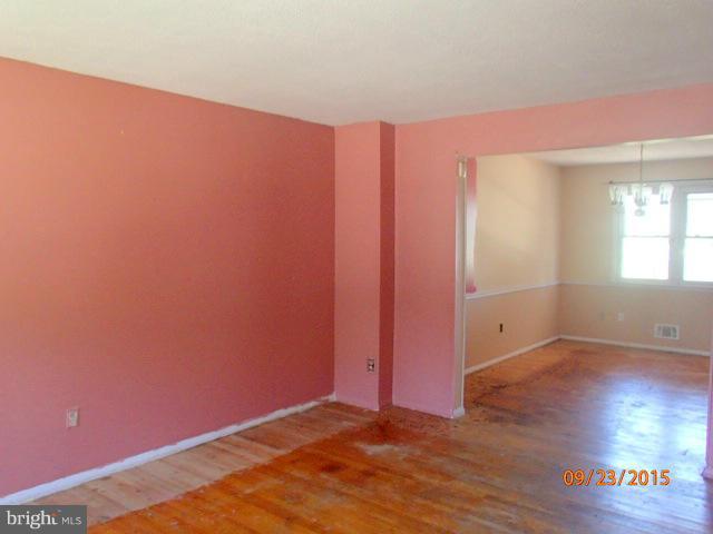 6172 Radecke Avenue Baltimore, MD 21206 - Photo 2 of 11 Living Room