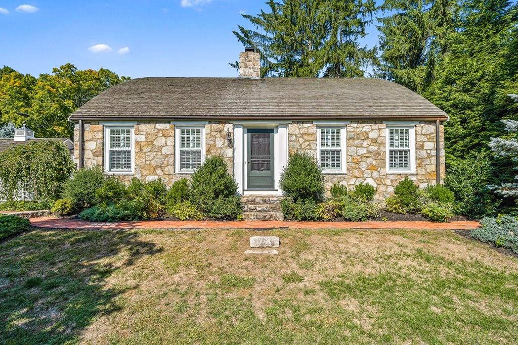 62 Leighton Road Wellesley, MA 02482 - Photo 1 of 41