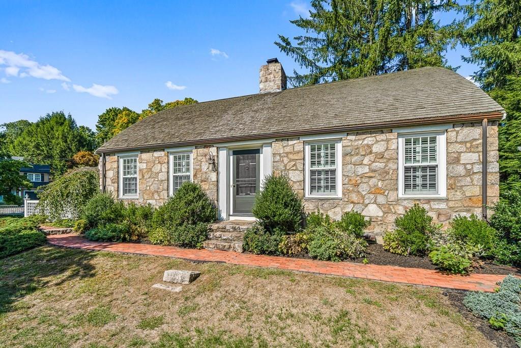 62 Leighton Road Wellesley, MA 02482 - Photo 3 of 41