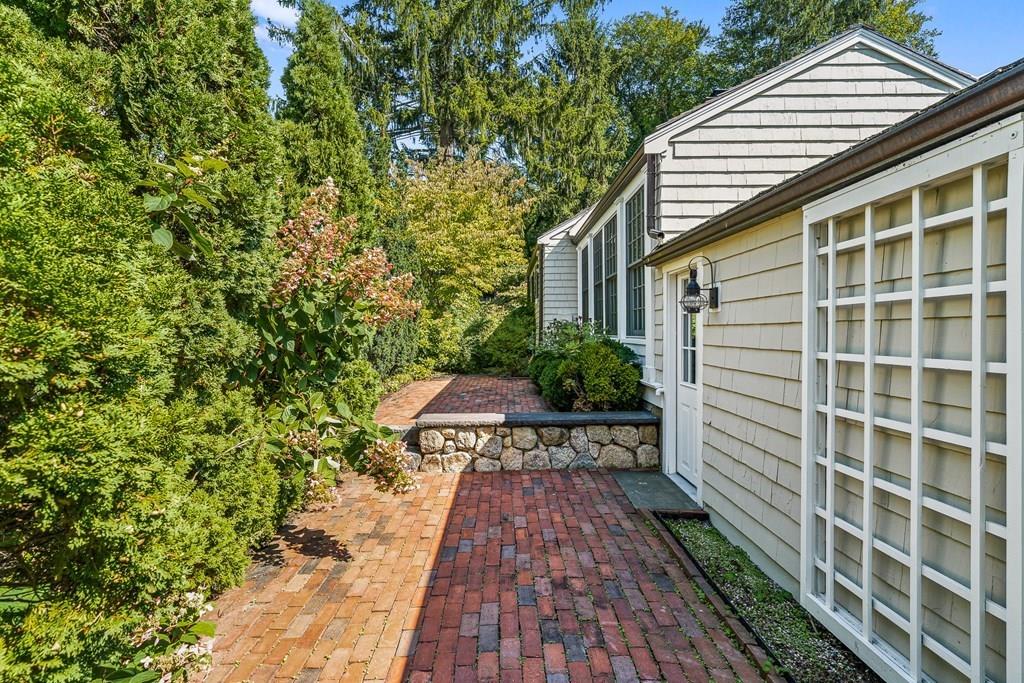 62 Leighton Road Wellesley, MA 02482 - Photo 7 of 41