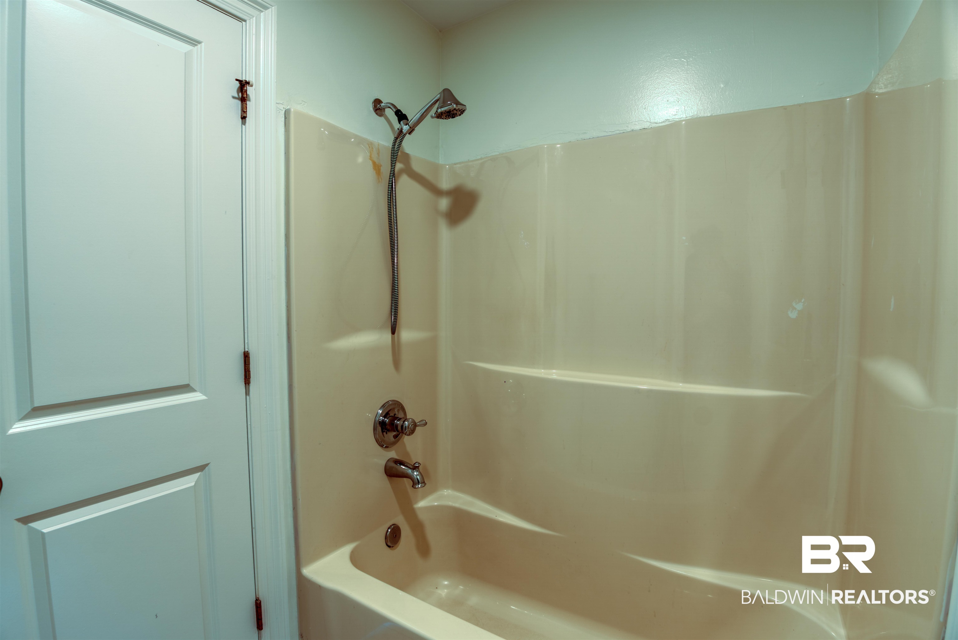 24561 Austin Road Daphne, AL 36526 - Photo 34 of 57 Bathroom featuring washtub / shower combination