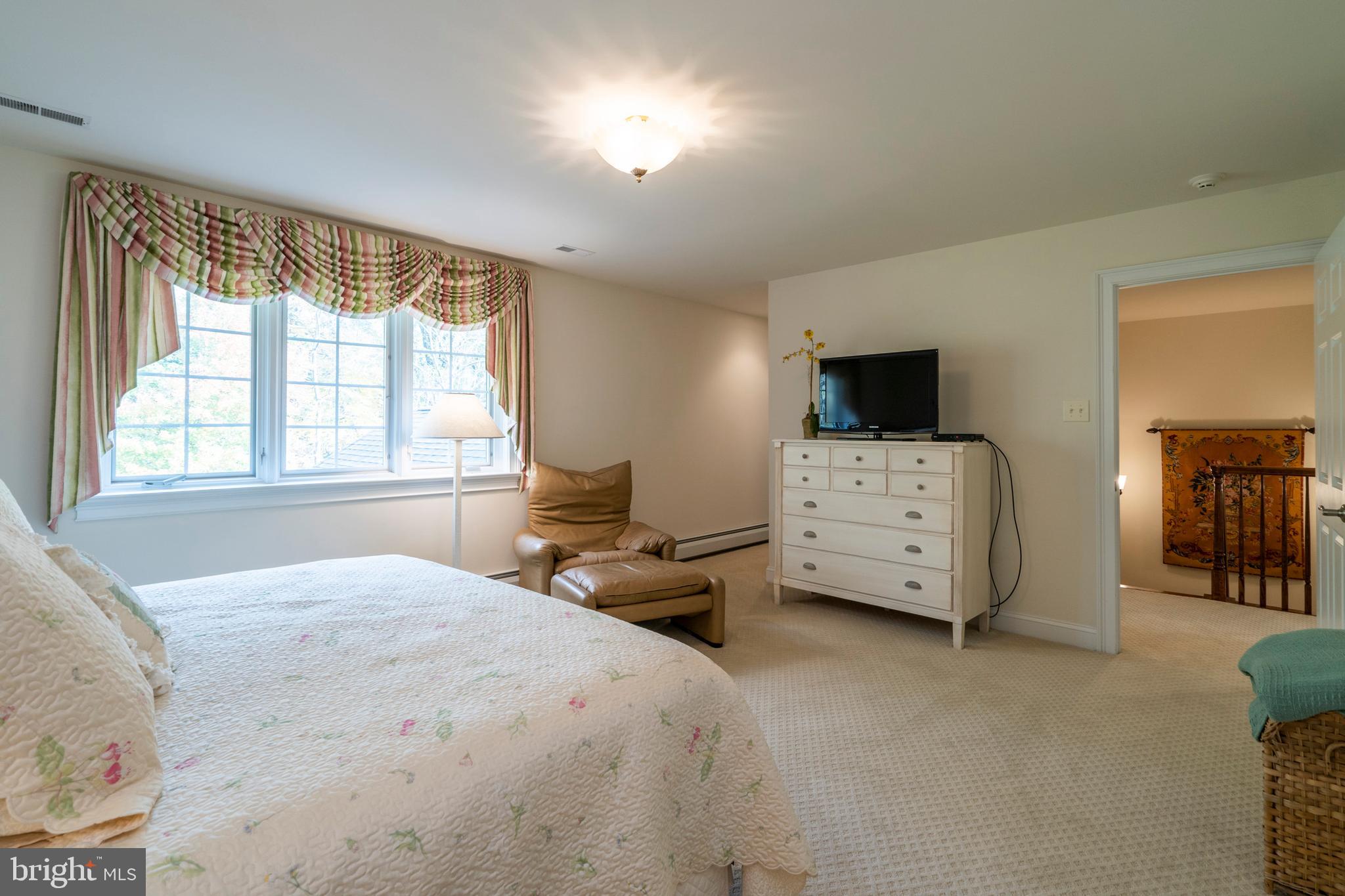 1041 Mill Rd Circle Rydal, PA 19046 - Photo 49 of 64 Guest Suite