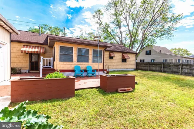 a view of a house with backyard and sitting area