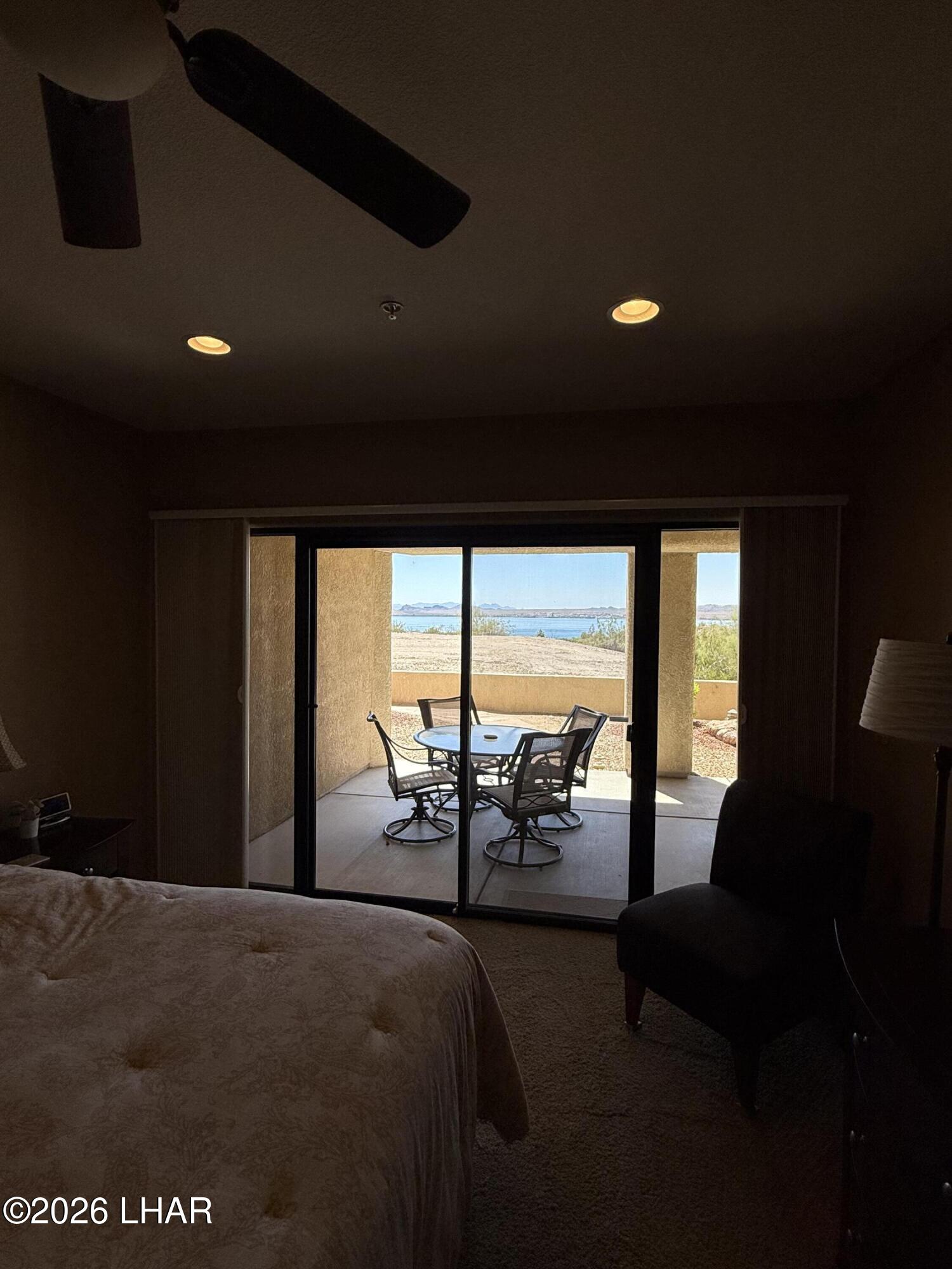 433 London Bridge Road, Unit B101 Lake Havasu City, AZ 86403 - Photo 22 of 35 a very nice looking room with a large window