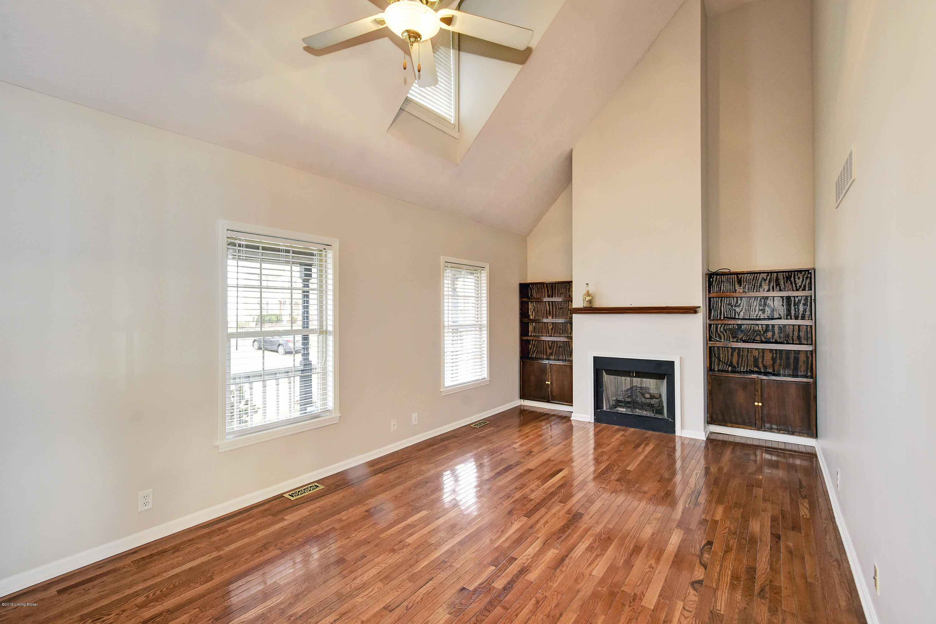 9809 Spring Pointe Court Louisville, KY 40229 - Photo 8 of 29 _DSC2851_3_4