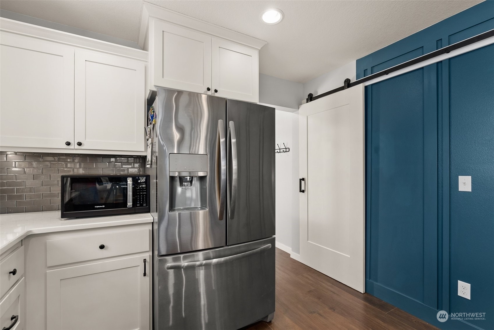 702 Roundtree Boulevard Winlock, WA 98596 - Photo 11 of 35 a kitchen with a refrigerator and a stove top oven