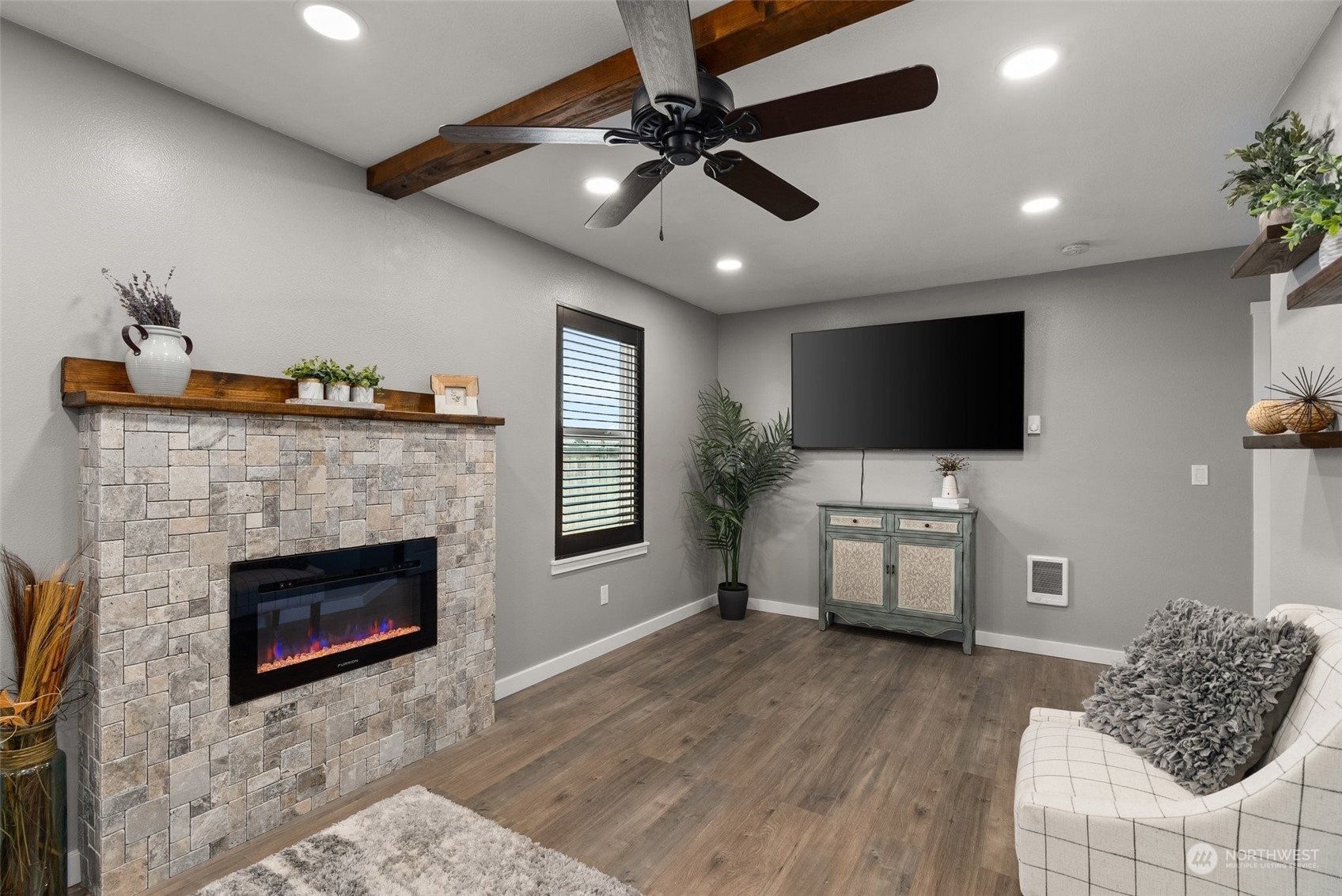 702 Roundtree Boulevard Winlock, WA 98596 - Photo 16 of 35 a living room with furniture and a flat screen tv