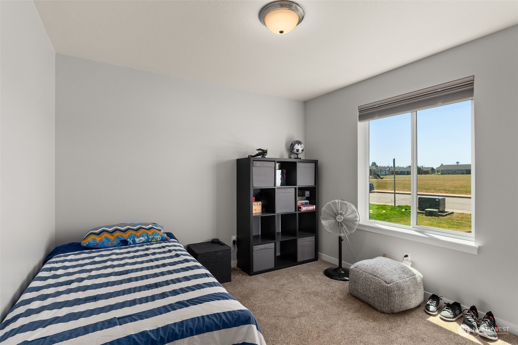 702 Roundtree Boulevard Winlock, WA 98596 - Photo 20 of 35 a bedroom with bed and a window
