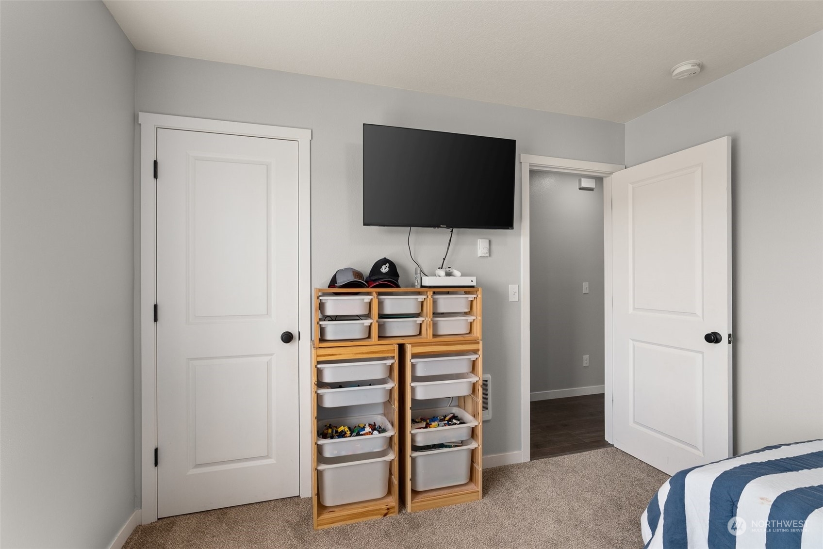 702 Roundtree Boulevard Winlock, WA 98596 - Photo 21 of 35 a view of a livingroom with furniture