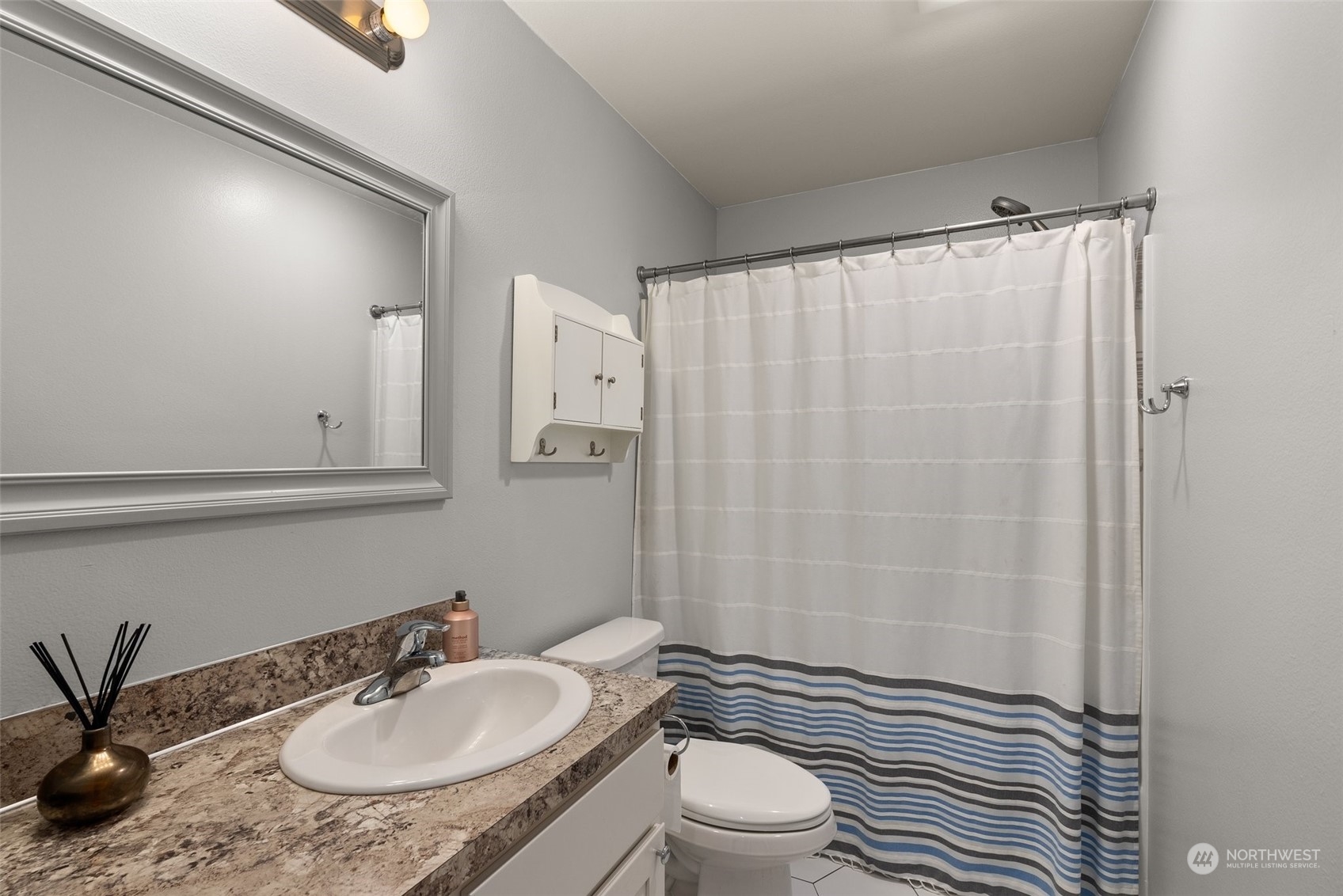 702 Roundtree Boulevard Winlock, WA 98596 - Photo 24 of 35 a bathroom with a sink toilet a mirror and shower