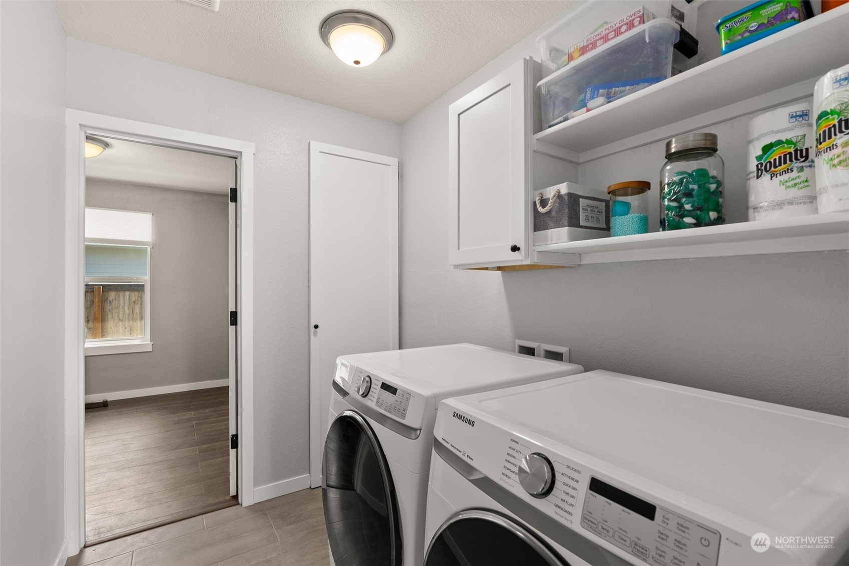 702 Roundtree Boulevard Winlock, WA 98596 - Photo 25 of 35 a utility room with dryer and washer