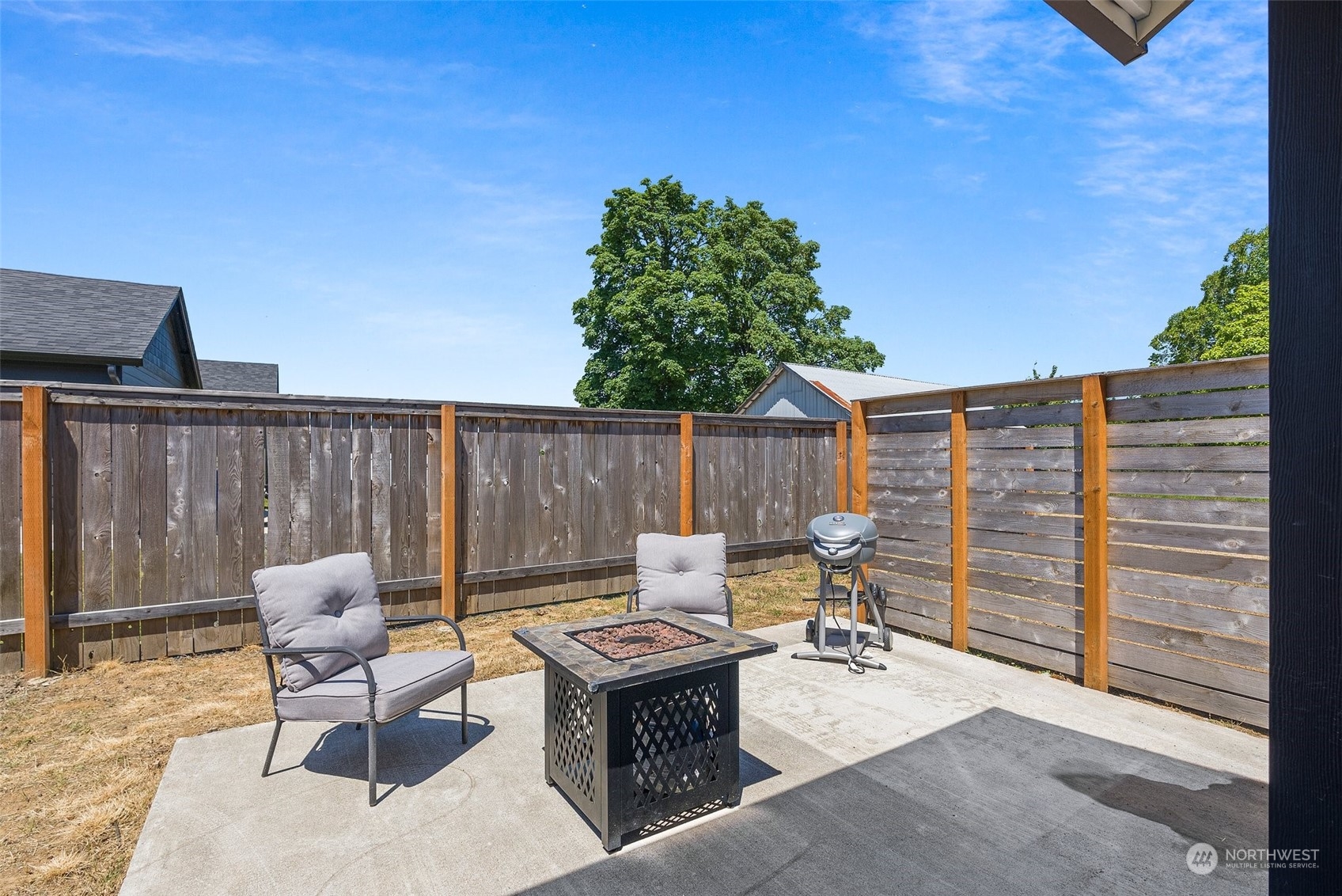 702 Roundtree Boulevard Winlock, WA 98596 - Photo 28 of 35 a view of a patio with a table and chairs and a barbeque