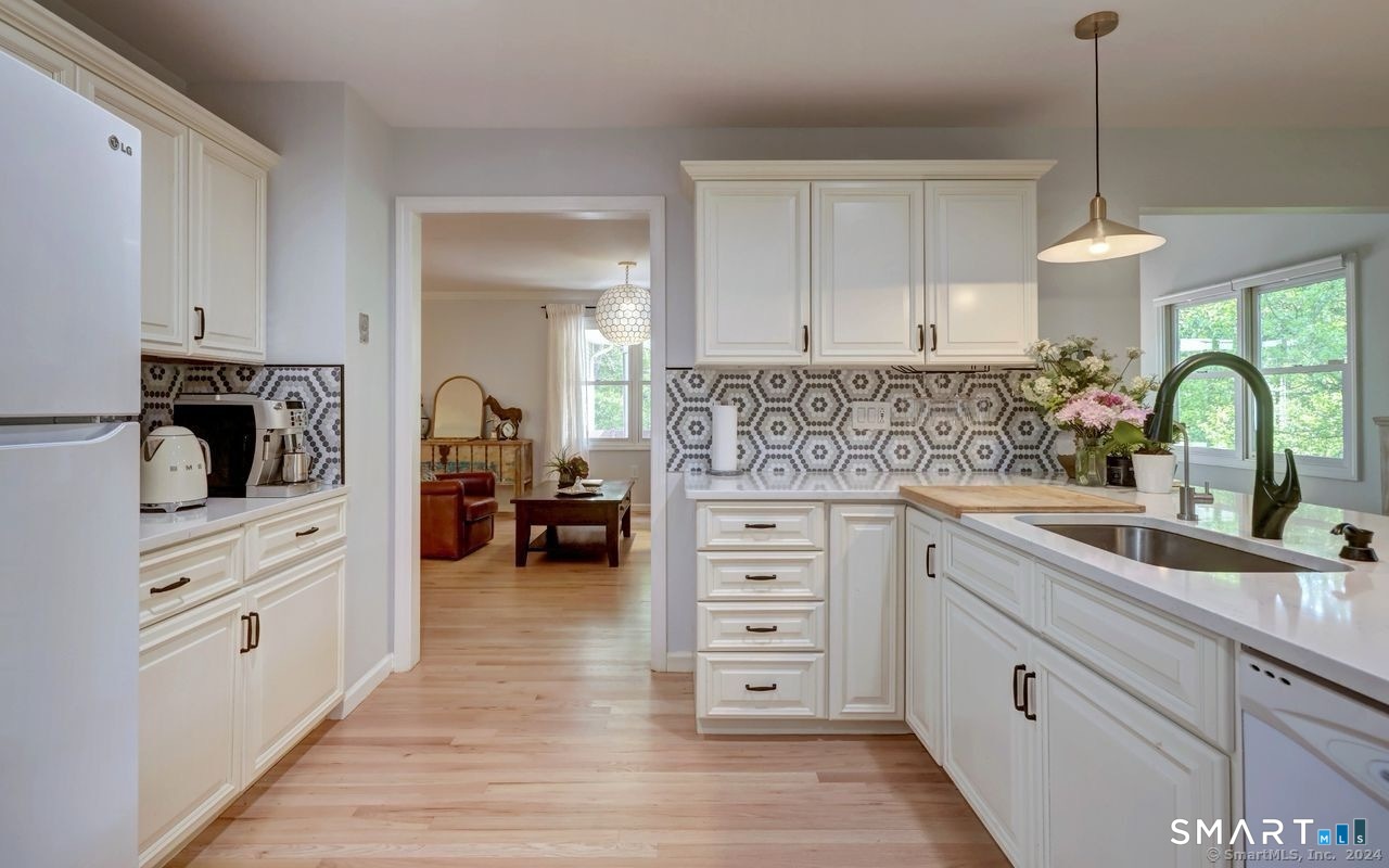 9 Canterbury Road, Unit 9 Hamden, CT 06514 - Photo 3 of 24 Gallery Image 3