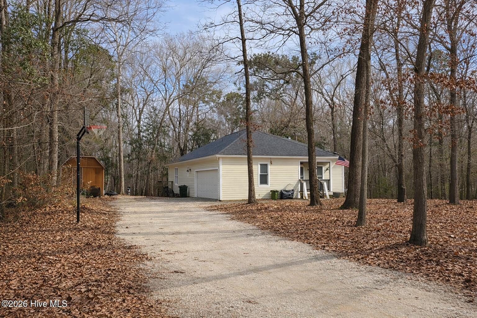 241 Riverbluff Road Trenton, NC 28585 - Photo 4 of 18 E8C0ED2B-3BAF-45C1-B782-ED36A5067715