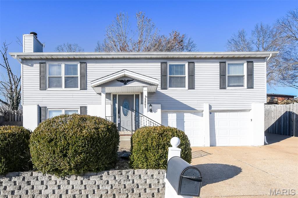 5861 Falcon View Lane St. Louis, MO 63129 - Photo 2 of 17