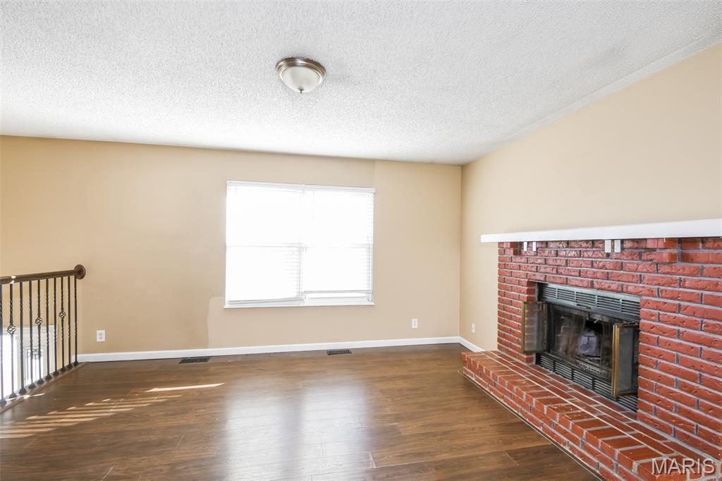 5861 Falcon View Lane St. Louis, MO 63129 - Photo 3 of 17