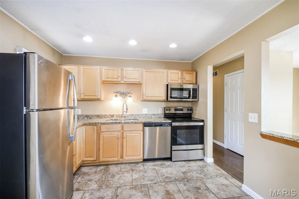 5861 Falcon View Lane St. Louis, MO 63129 - Photo 5 of 17