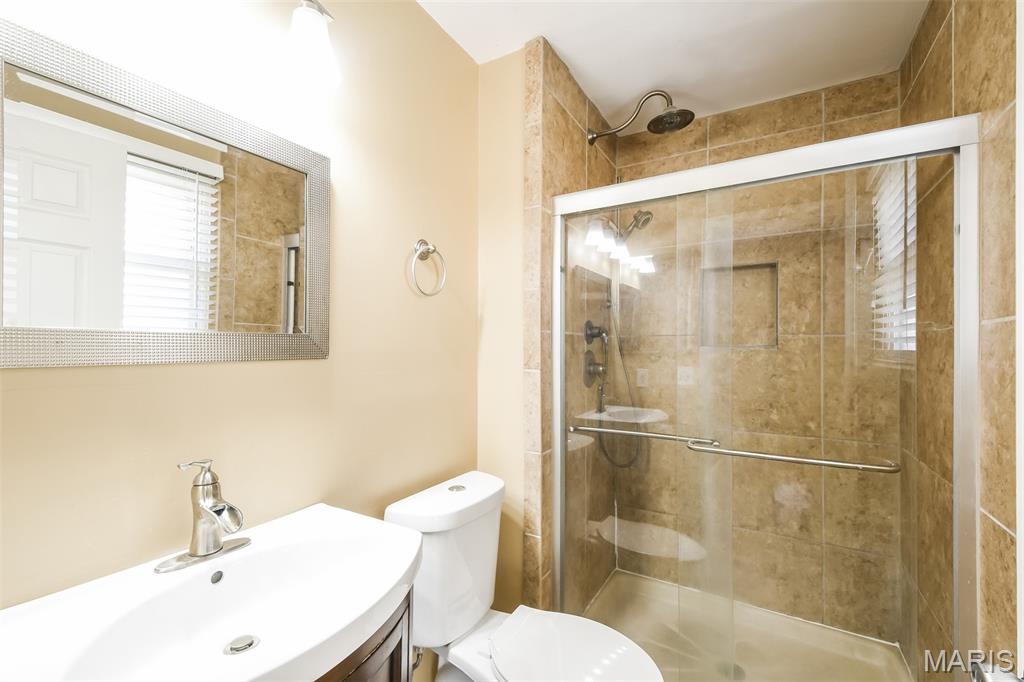 5861 Falcon View Lane St. Louis, MO 63129 - Photo 9 of 17