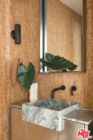 $2,359,000 | 3815 Chanson Drive, View Park, CA 90043