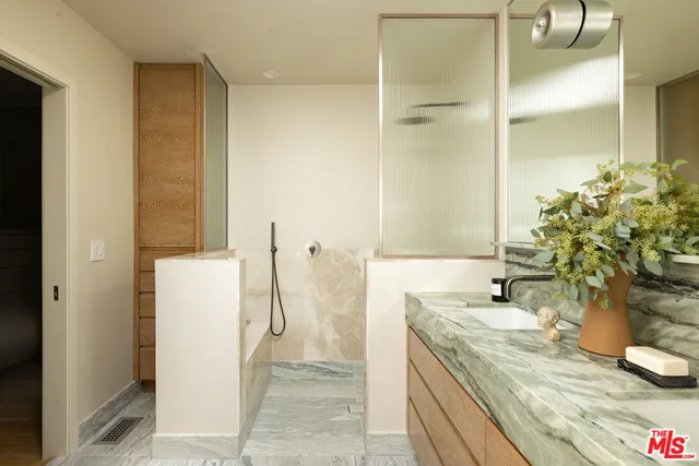 $2,359,000 | 3815 Chanson Drive, View Park, CA 90043