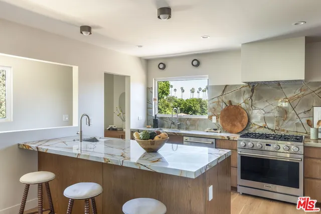 $2,359,000 | 3815 Chanson Drive, View Park, CA 90043