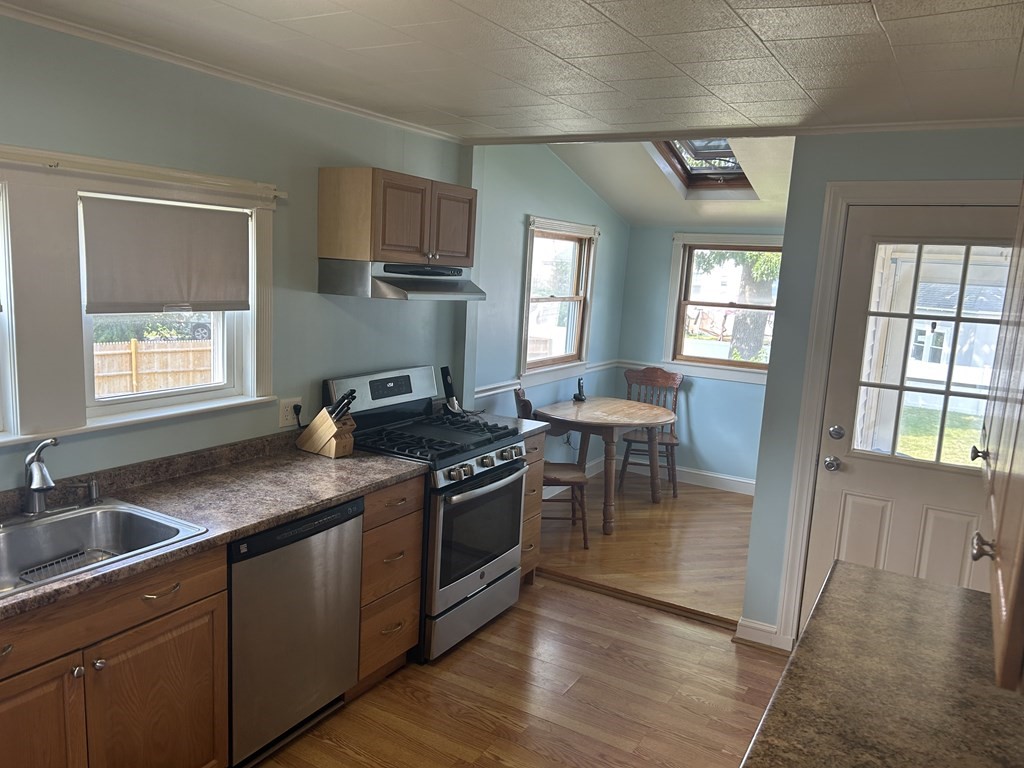 142 Albatross Road Quincy, MA 02169 - Photo 5 of 15 Gallery Image 5