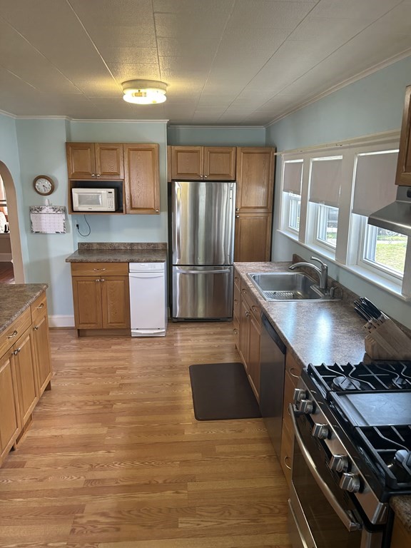 142 Albatross Road Quincy, MA 02169 - Photo 6 of 15 Gallery Image 6