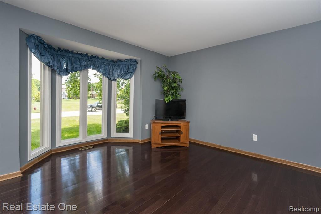 1401 Lomas Verdes Rochester Hills, MI 48306 - Photo 4 of 42