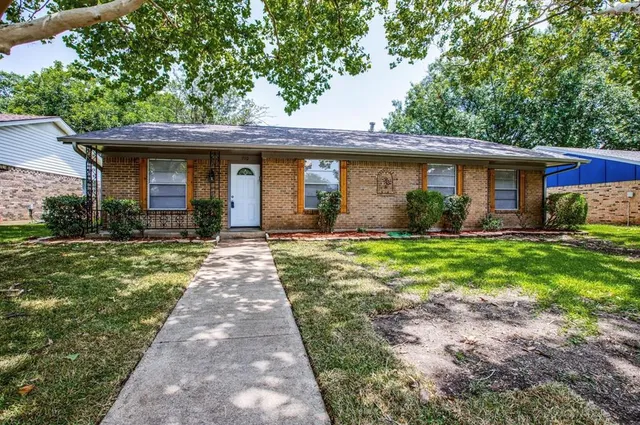 $2,100 | 710 Palm Avenue, Duncanville, TX 75116