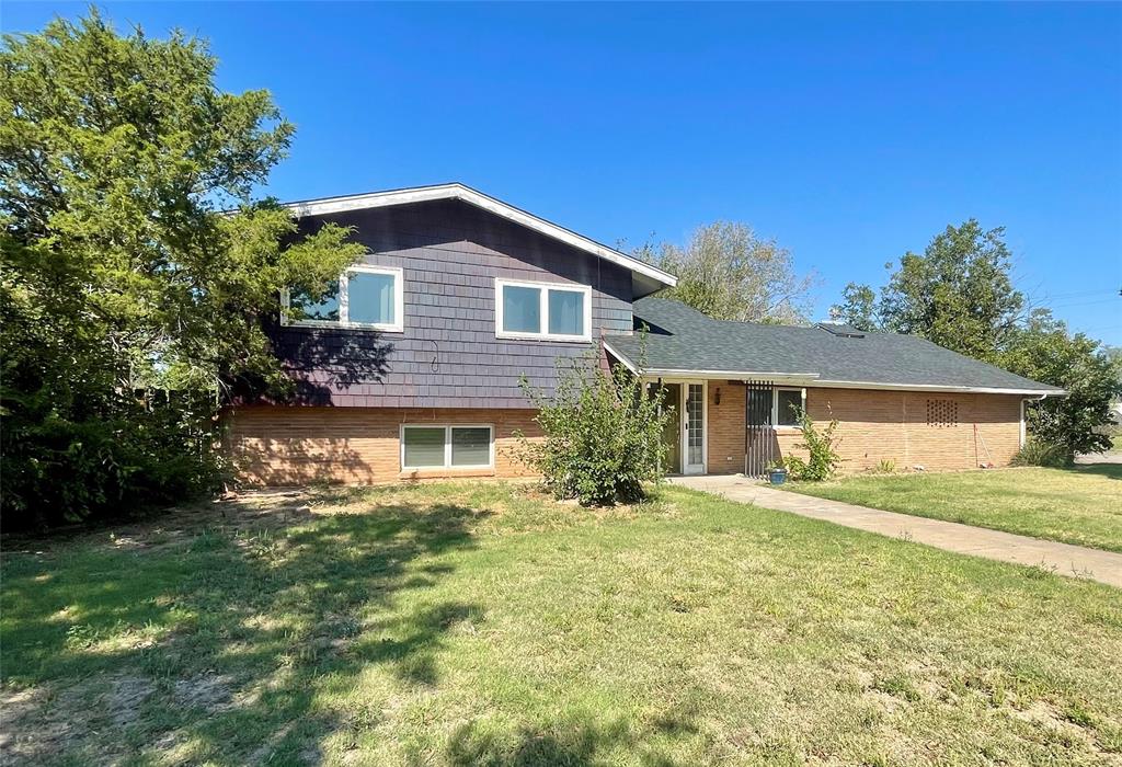 500 Green Street Quanah, TX 79252 - Photo 1 of 29