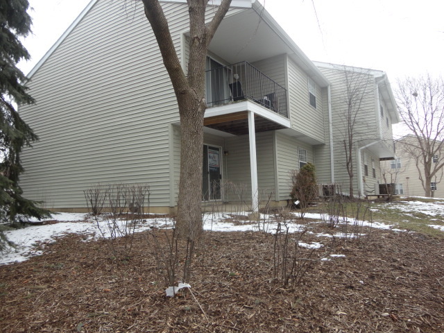 3 North Victoria Lane, Unit B Streamwood, IL 60107 - Photo 2 of 11 front view of a house with a yard
