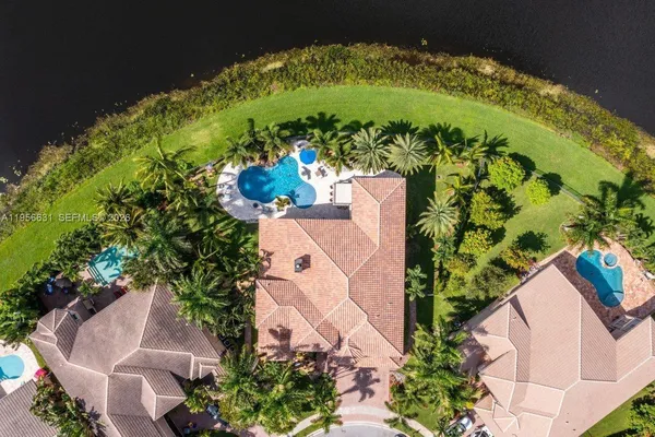 an aerial view of a house with outdoor space and lake view