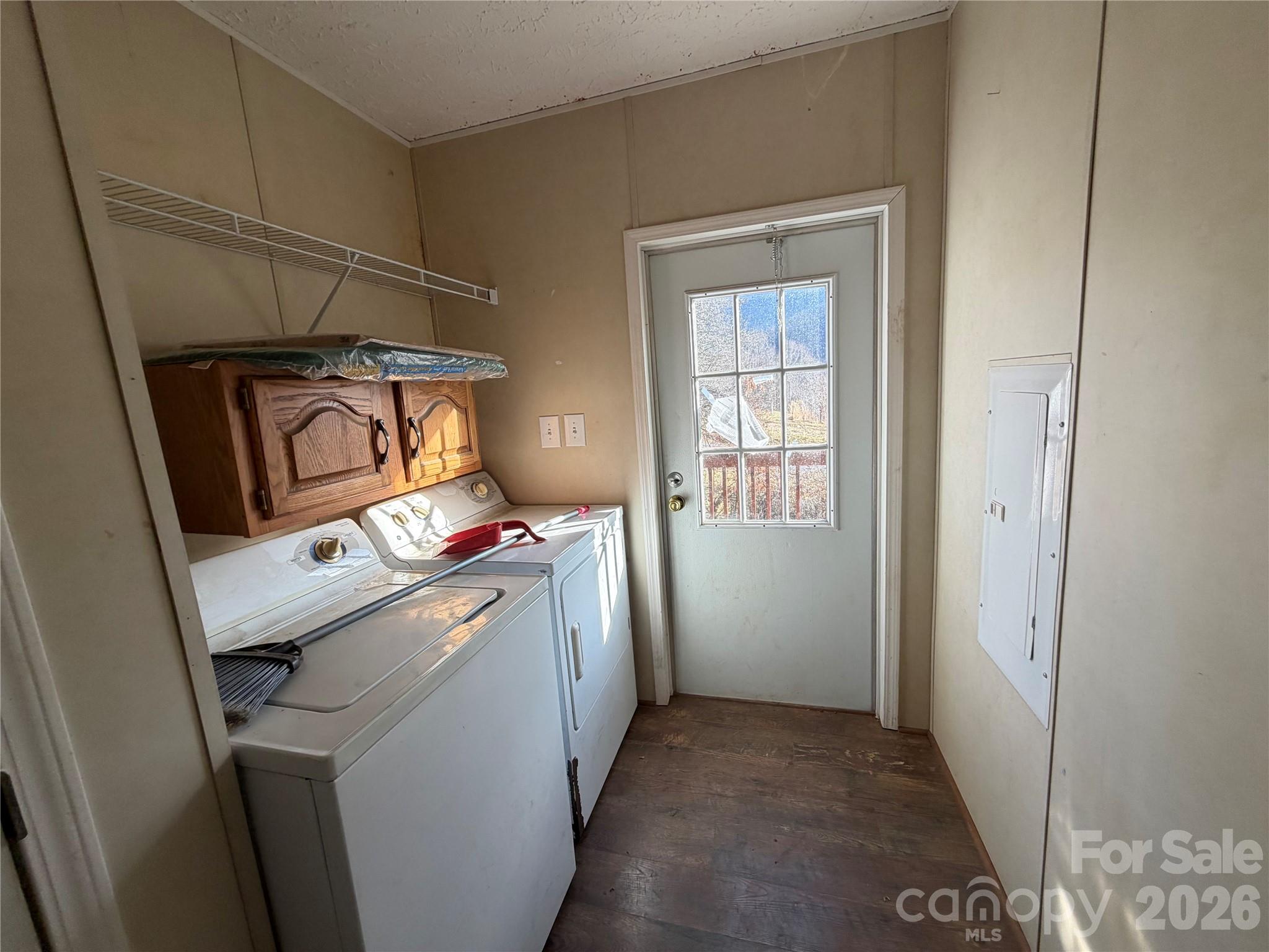 101 Highview Drive Maggie Valley, NC 28751 - Photo 4 of 29 a utility room with dryer and washer