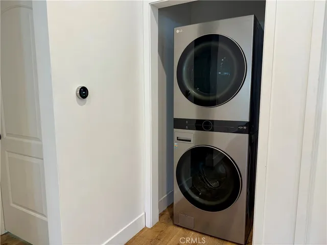 a close up view of a washer and dryer
