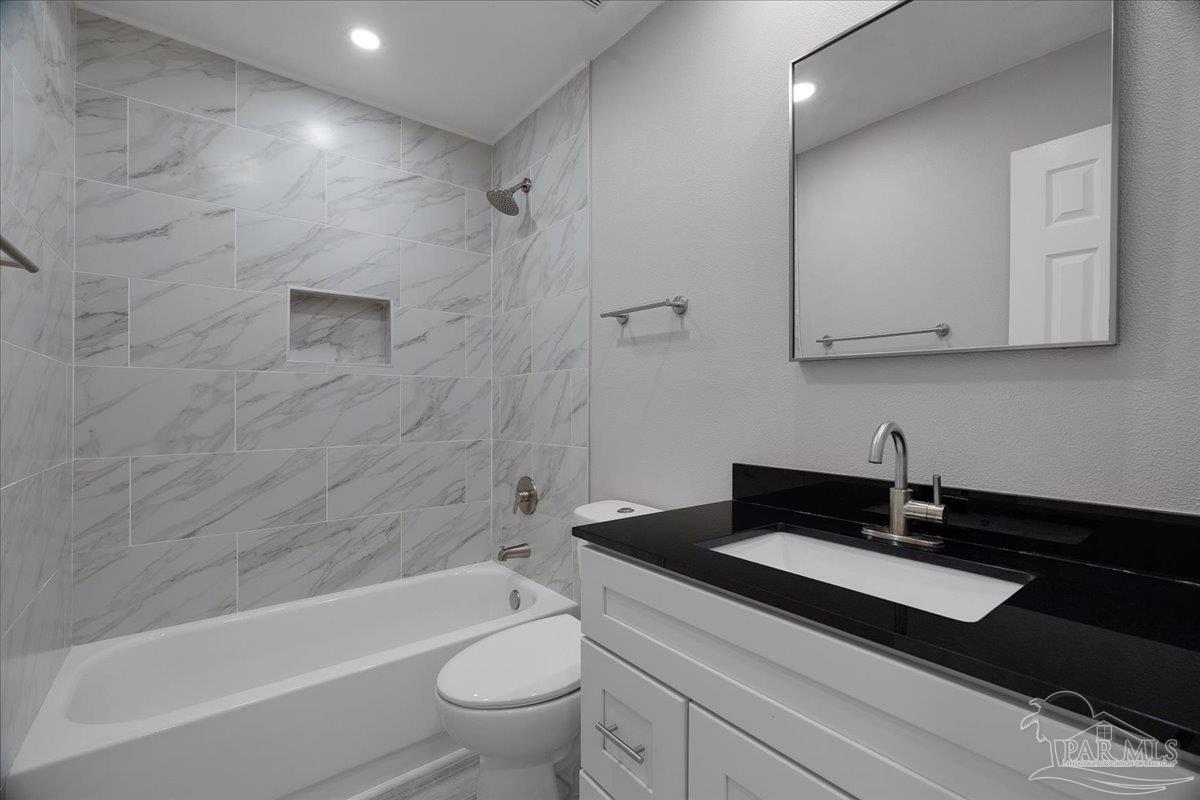 601 East Burgess Road, Unit J2 Pensacola, FL 32504 - Photo 17 of 38