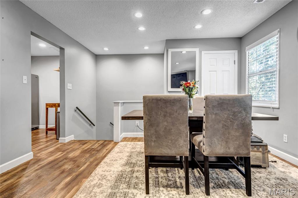 9155 North Swan Circle St. Louis, MO 63144 - Photo 7 of 16