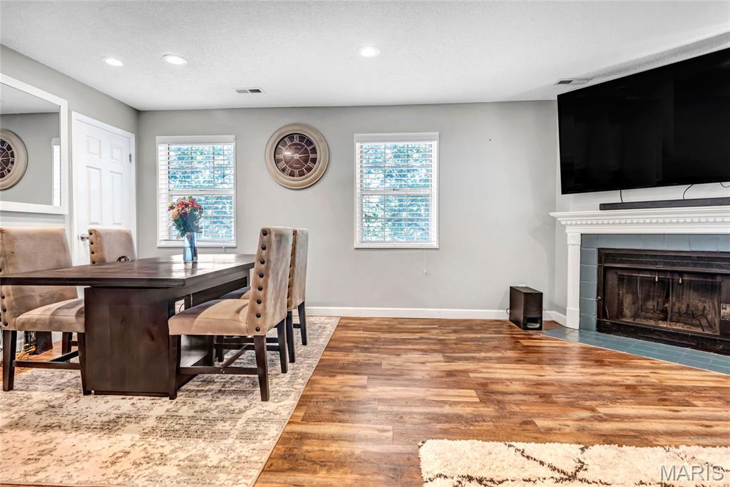 9155 North Swan Circle St. Louis, MO 63144 - Photo 10 of 16