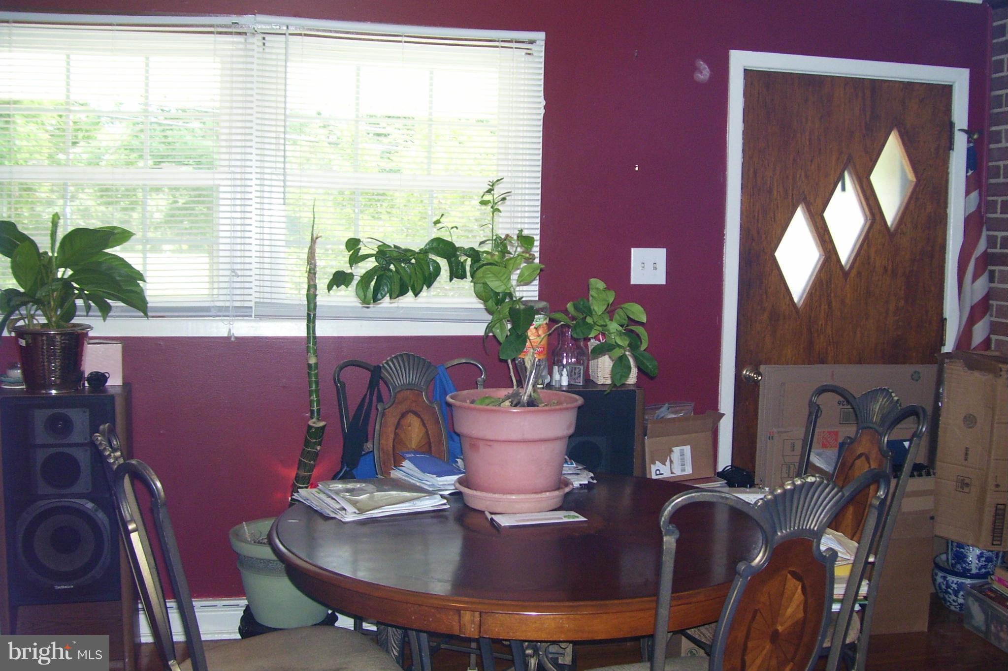 8205 Fort Foote Road Fort Washington, MD 20744 - Photo 4 of 18 Living Room