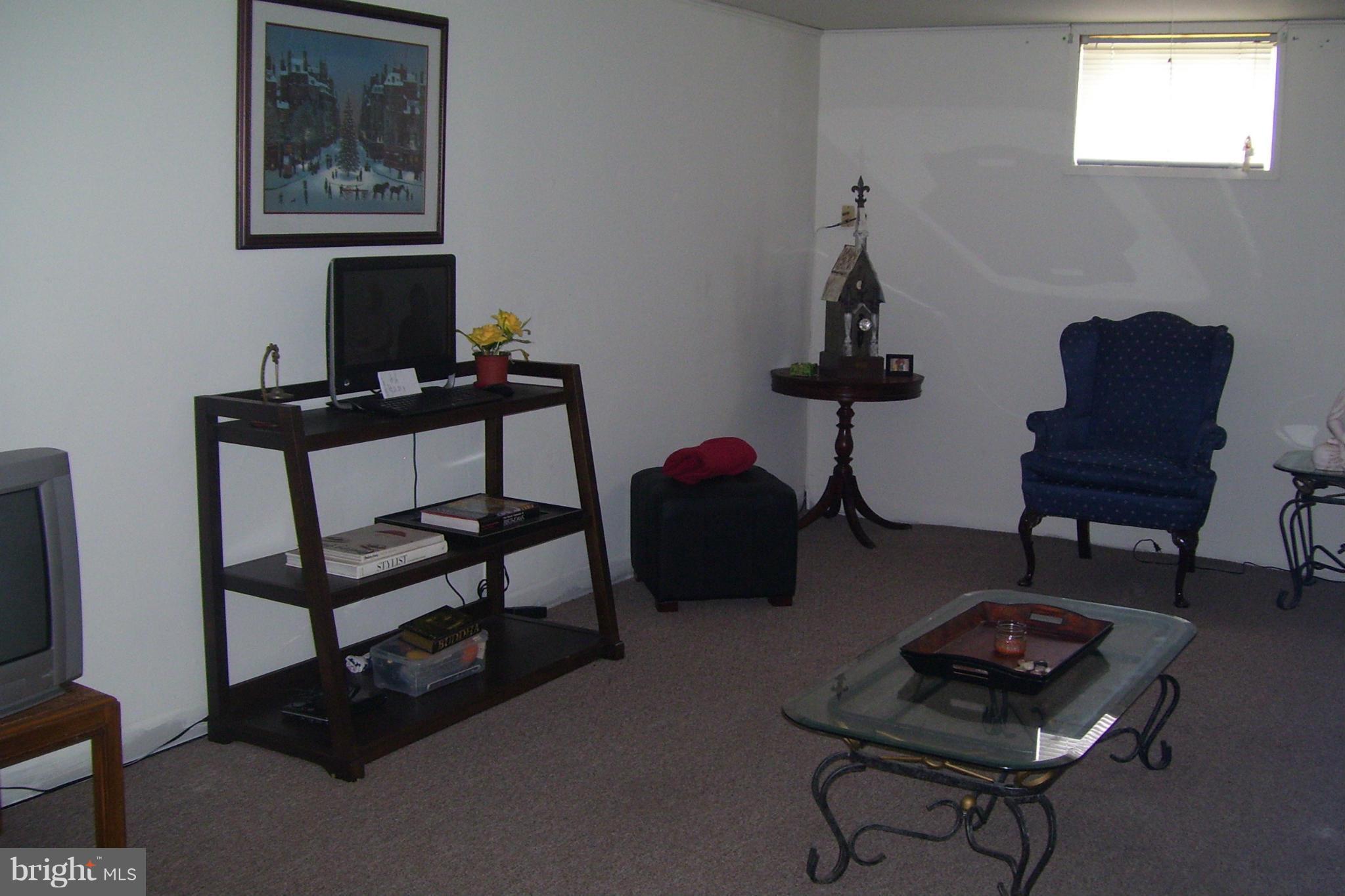 8205 Fort Foote Road Fort Washington, MD 20744 - Photo 10 of 18 Family Room
