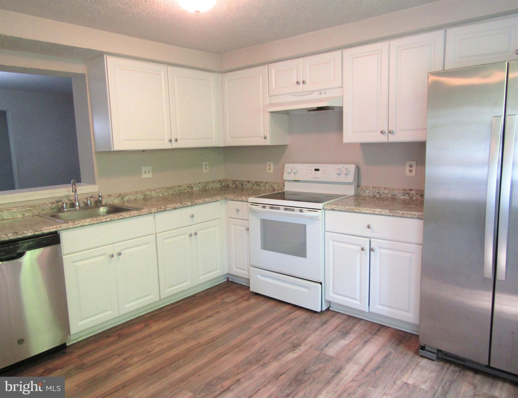9141 Blarney Stone Drive Springfield, VA 22152 - Photo 3 of 35