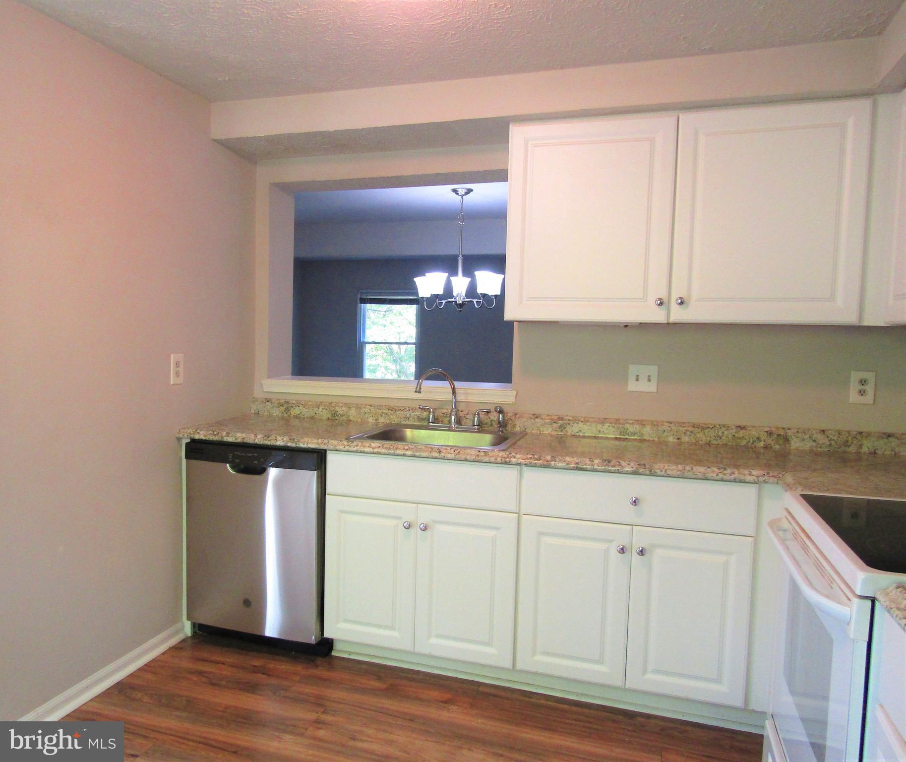 9141 Blarney Stone Drive Springfield, VA 22152 - Photo 4 of 35