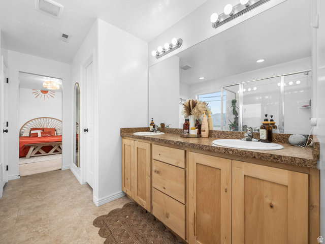 256 West Horizon Loop Payson, UT 84651 - Photo 19 of 33 Full bath with double vanity and a stall shower