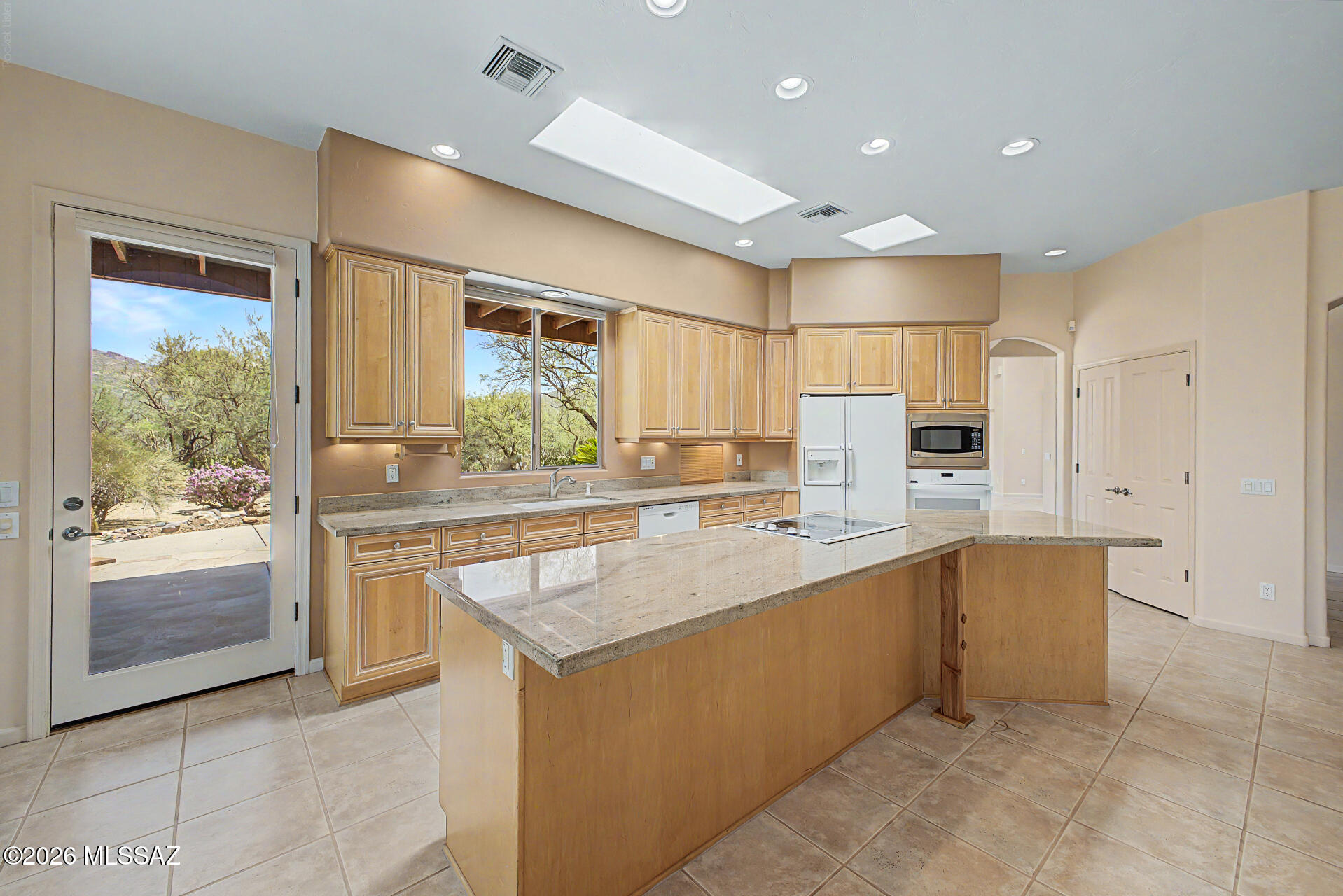 11743 East Limberlost Road Tucson, AZ 85749 - Photo 12 of 43 Kitchen