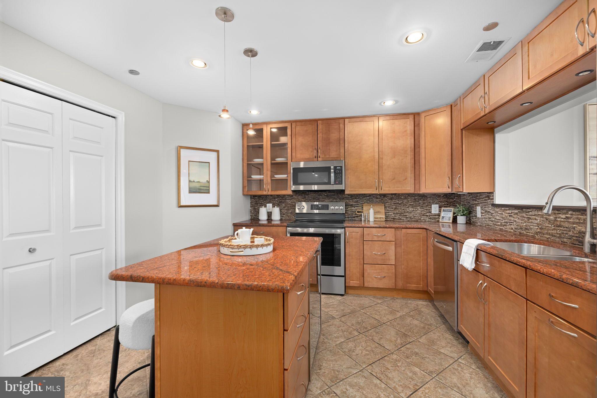 1301 North Courthouse Road, Unit 1805 Arlington, VA 22201 - Photo 10 of 40 Kitchen