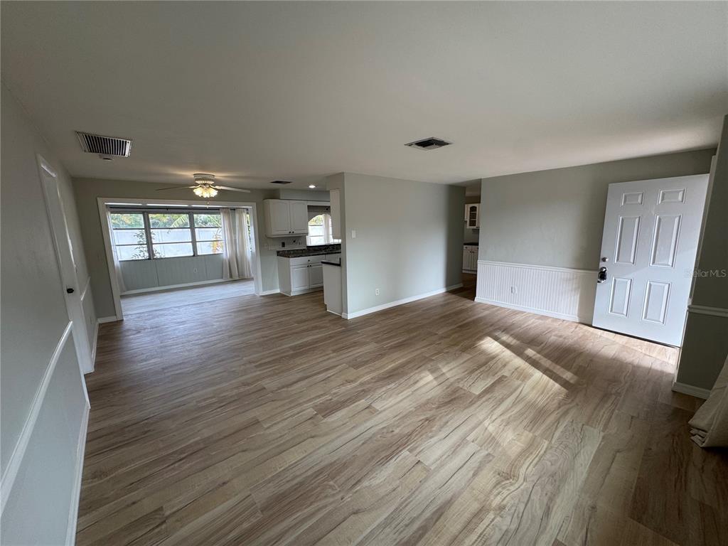 1764 Thames Street Clearwater, FL 33755 - Photo 3 of 15