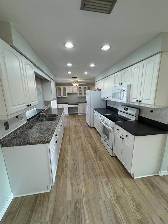 1764 Thames Street Clearwater, FL 33755 - Photo 4 of 15